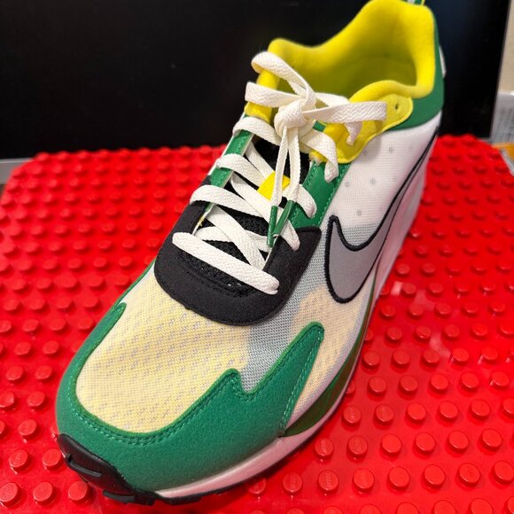 Size 11 - Nike Air Max Solo “ Oregon Ducks “ Brand New - Picture 4 of 8
